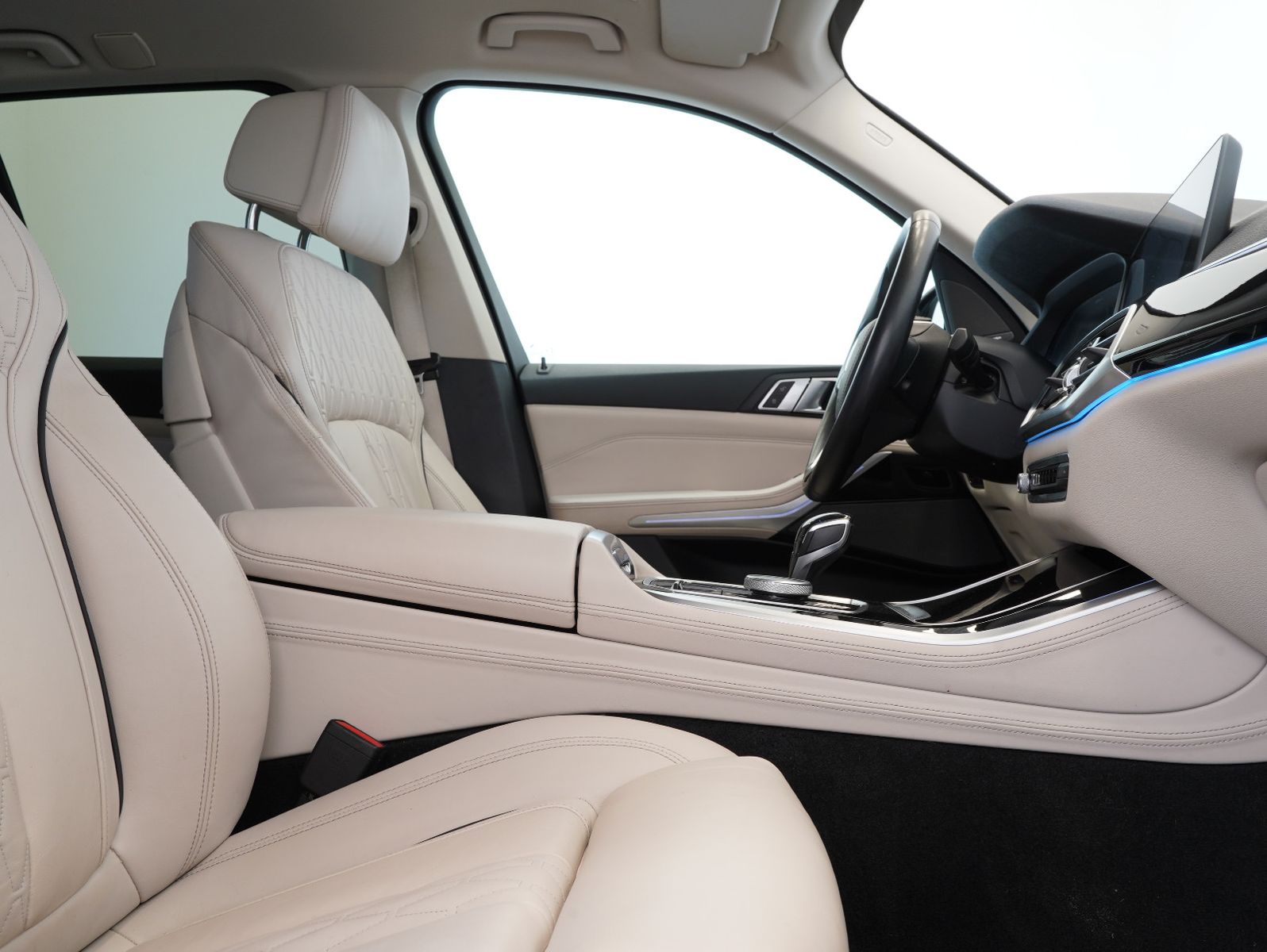 Fahrzeugabbildung BMW X5 xDrive 45 e INDIVIDUAL/MERINO/GESTIK/360°/AHK