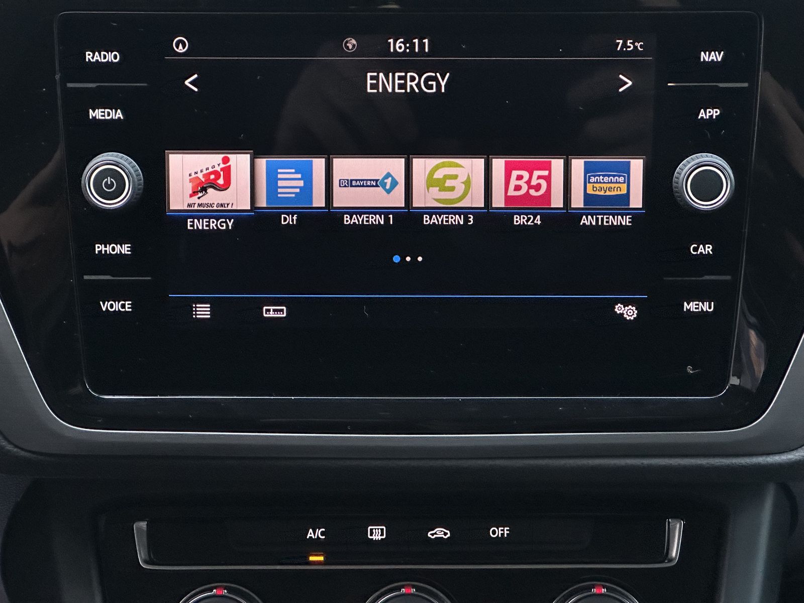 Fahrzeugabbildung Volkswagen Touran 2.0 TDI Comfortline NAV+LED+ACC+PP+EURO6D