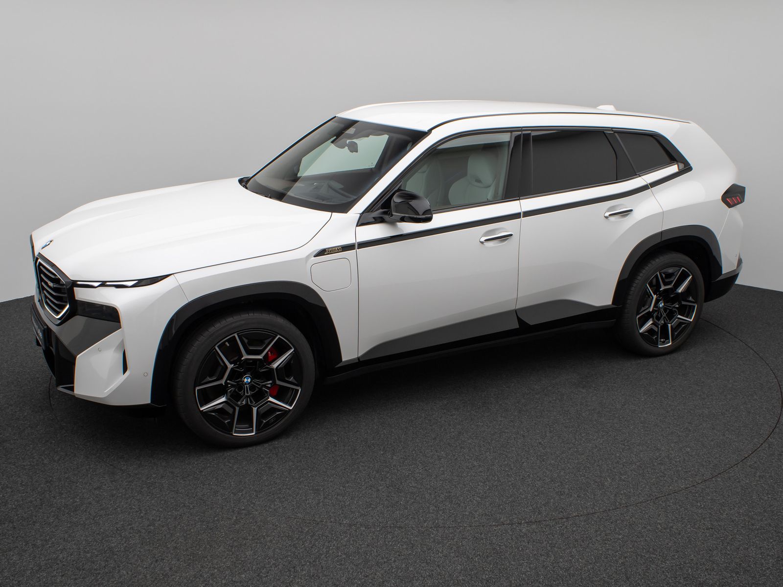 Fahrzeugabbildung BMW XM Individual M Sitze DAB B&W Massage SoftClose