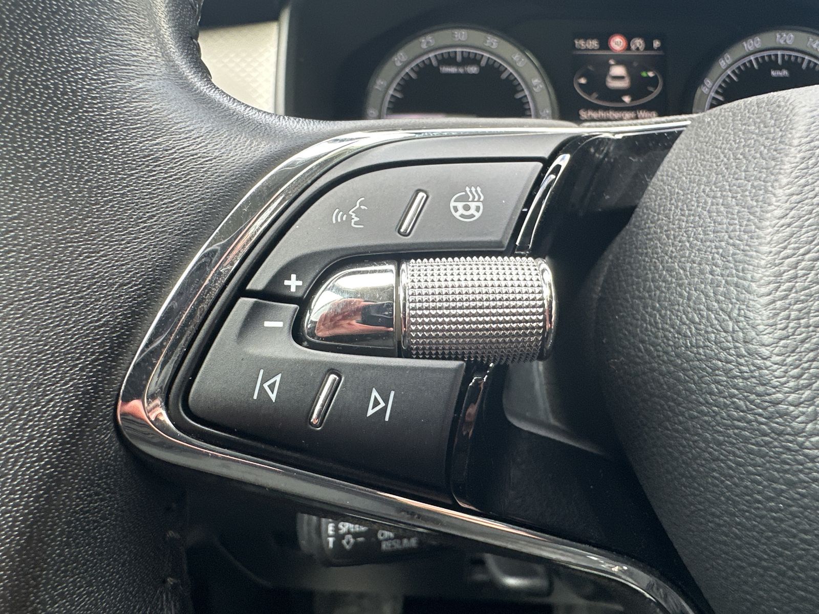 Fahrzeugabbildung SKODA Kodiaq 2.0 TDI DSG Clever NAV+LED+ACC+AHK+SHZ+PP