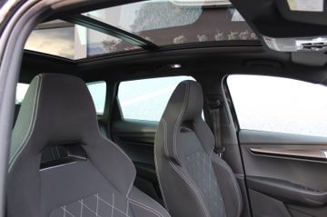 Fahrzeugabbildung SKODA Karoq 2.0 TSI Sportline 4x4 Pano+ACC+VC