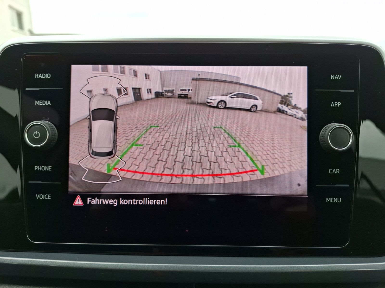 Fahrzeugabbildung Volkswagen T-Roc TSI Style LED AHK Navi AID ACC RFK SH