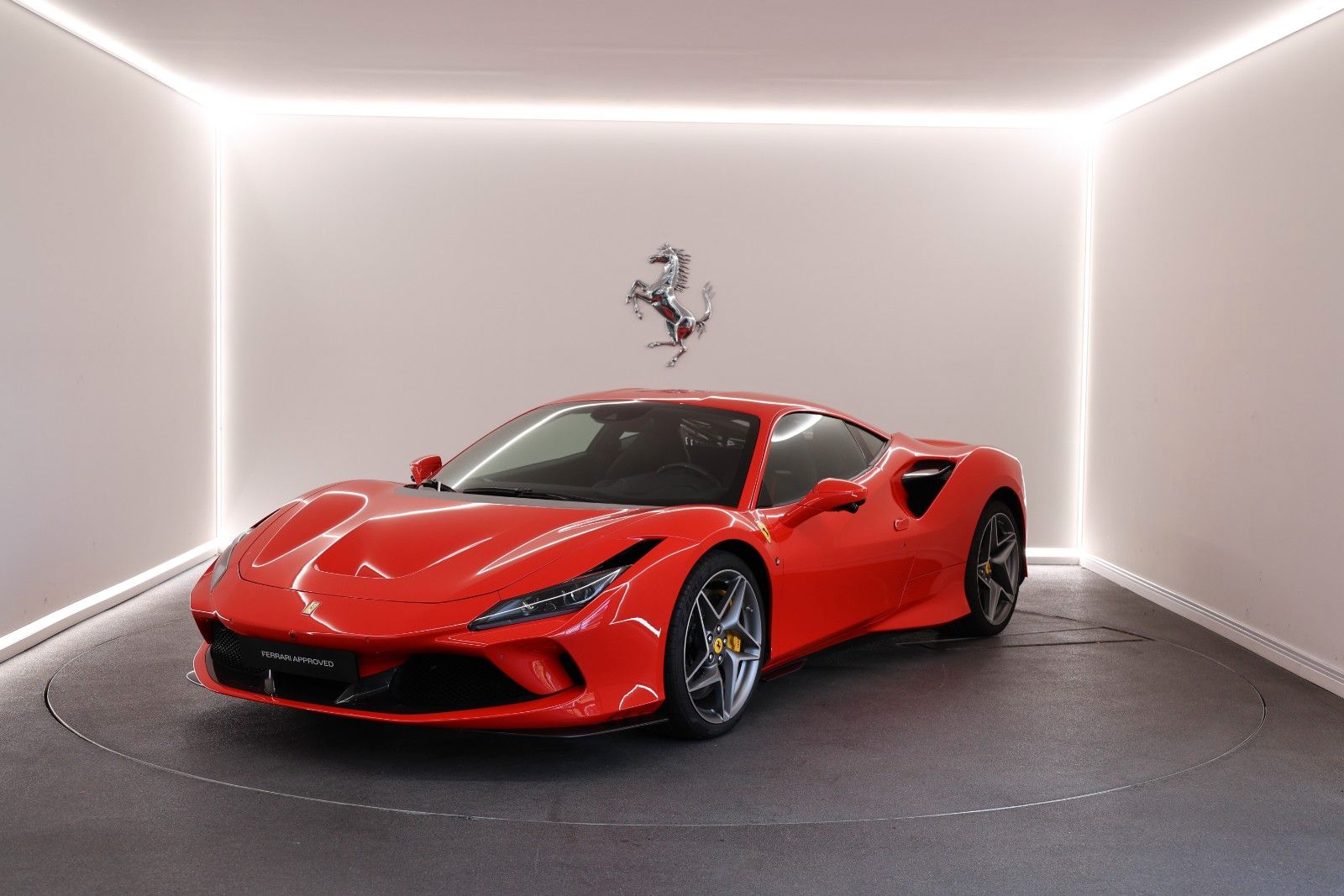 Ferrari F8 Tributo / RossoScuderia / 2Y Ferrari Approved imagem 3