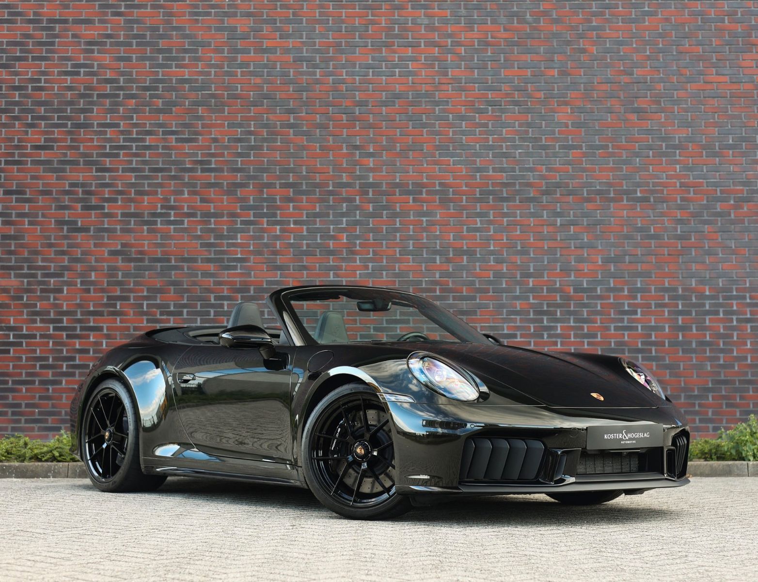 Porsche 992 Cabrio Carrera 4 GTS | PTS - Sport Chrono
