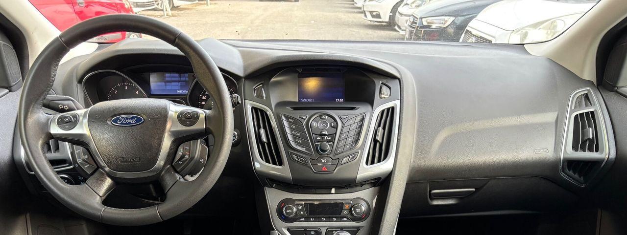 Ford Focus 2012 — photo 10