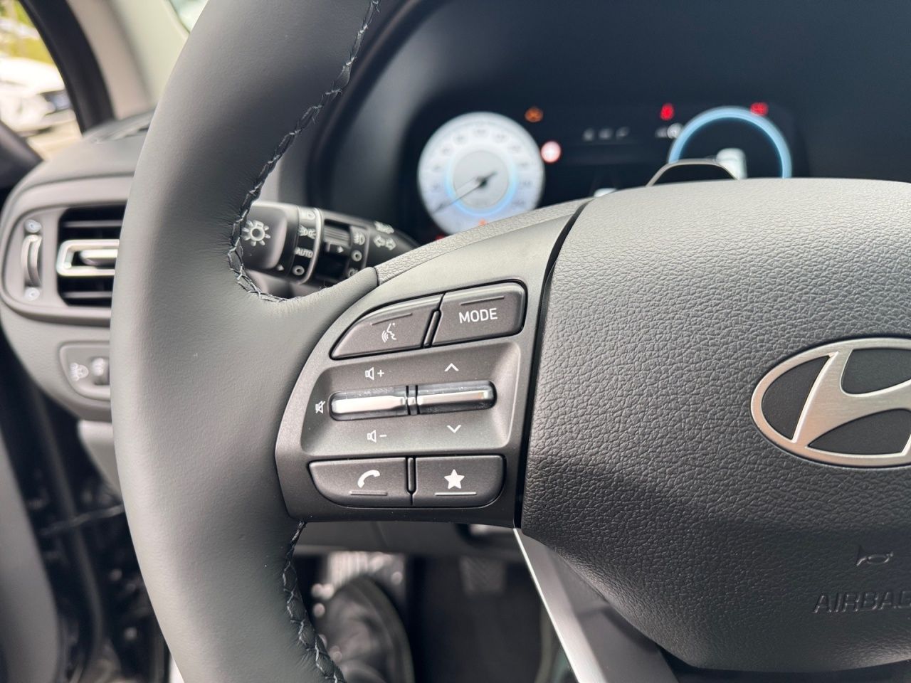 Fahrzeugabbildung Hyundai i30 ADVANTAGE LED*SHZ*LHZ*KAMERA*NAVI*USB*2Z-KL*