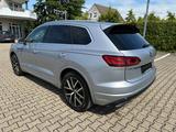 Volkswagen Touareg R-Line 4Motion in Top Zustand VOLL - Volkswagen: In Motion