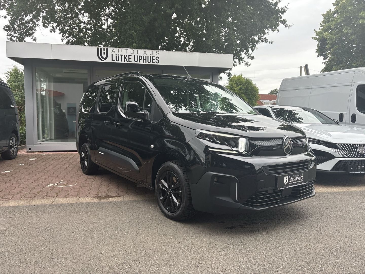 Fahrzeugabbildung Citroën Berlingo XL BlueHDi 130 EAT8 S&S Max Navi CarPla