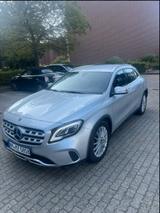 Mercedes-Benz GLA 180 7G-DCT Urban SHZ PDC *Top-Zustand* - Mercedes-Benz GLA 180 in Hamburg