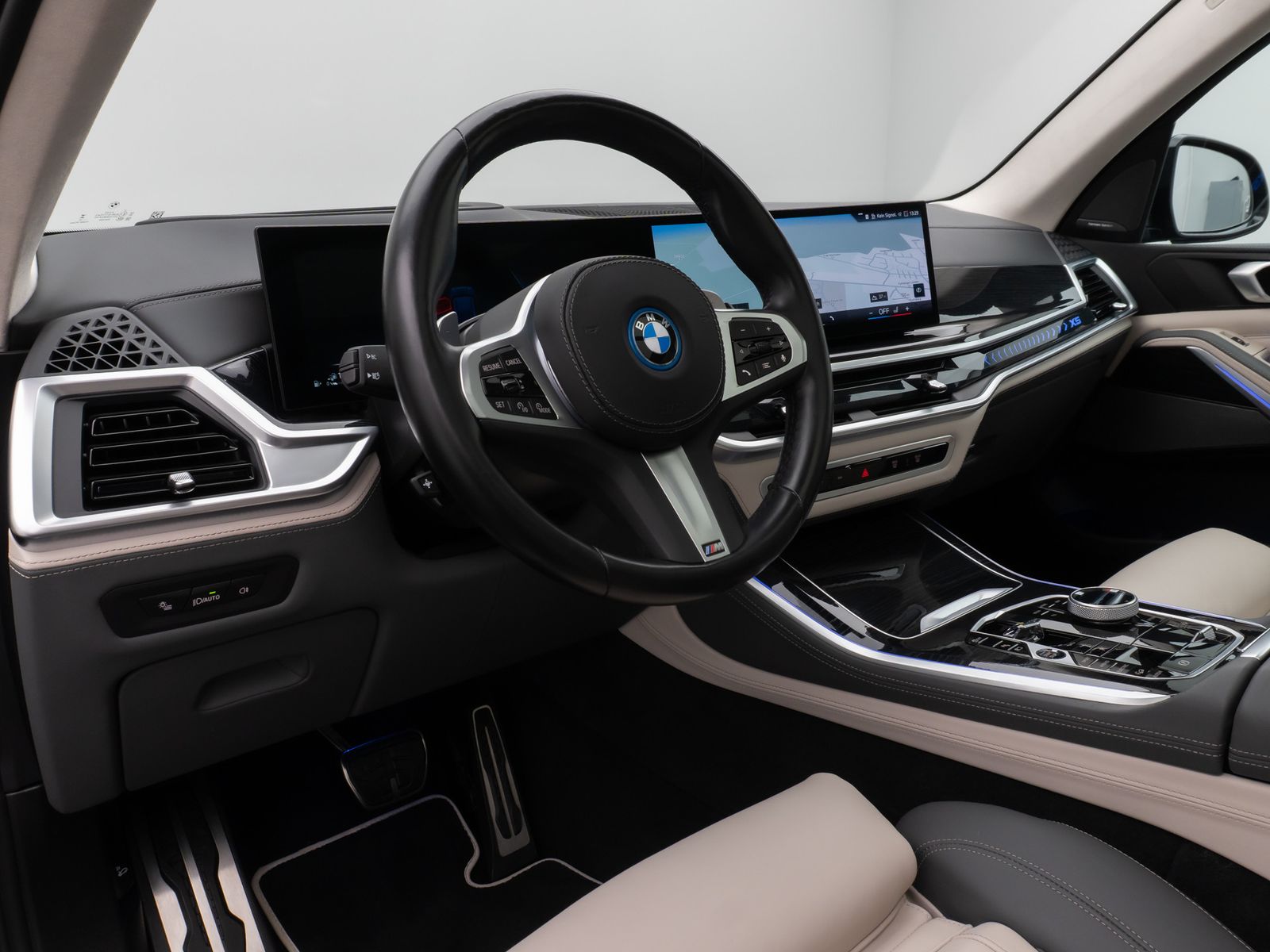 Fahrzeugabbildung BMW X5 xD50e M Sport 360°H/K Panorama Individual 22"