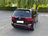 Volkswagen Touran 1.8 TSI DSG Highline Highline - VW Touran Gebrauchtwagen in Frankfurt