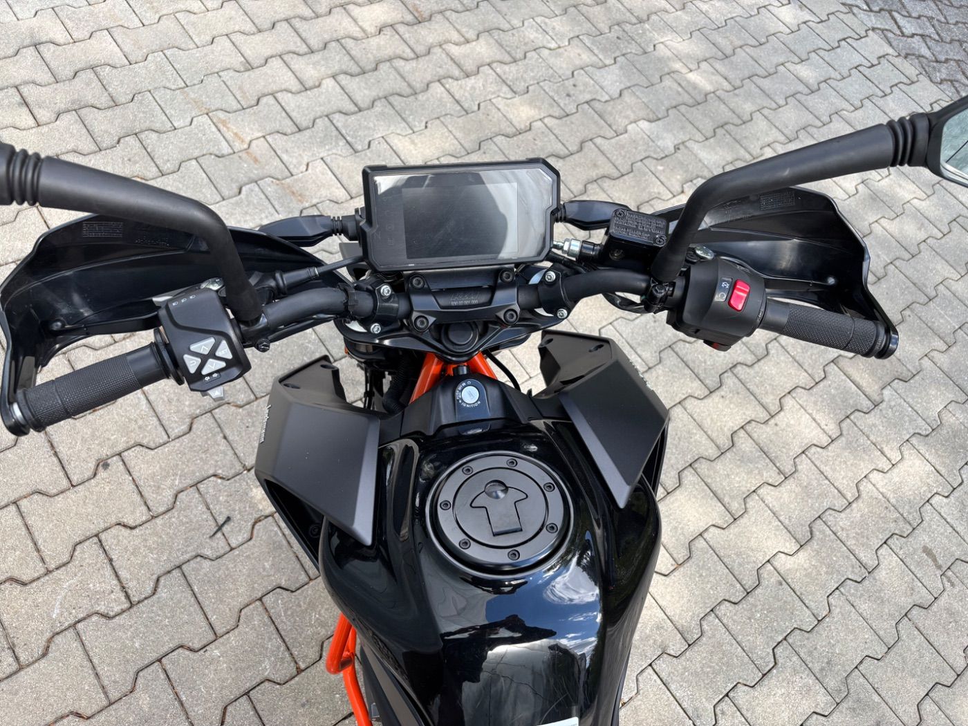 Fahrzeugabbildung KTM 390 Duke mit Tieferlegung 45 mm