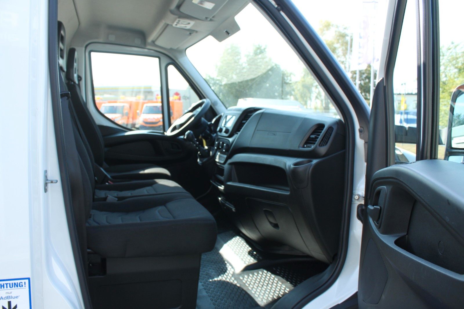 Fahrzeugabbildung Iveco Daily 35C16 Koffer LBW