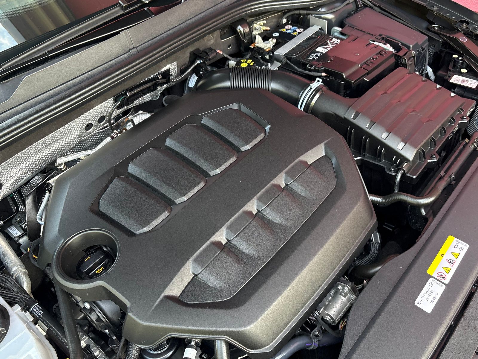 Volkswagen GOLF VIII R 2.0 TSI 4MOTION BLACK EDITION LEDER foto 24