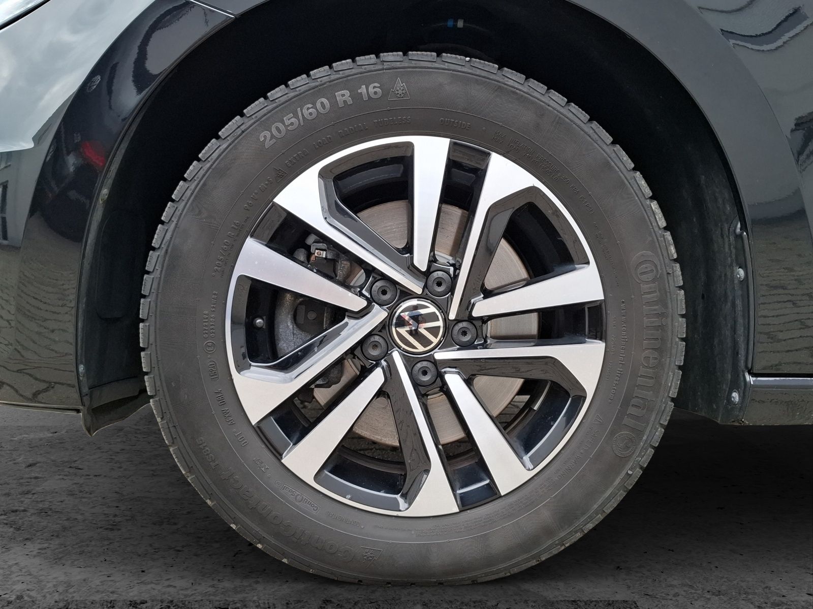Fahrzeugabbildung Volkswagen Touran TSI United Standhzg 7-Si LED Navi ACC RFK