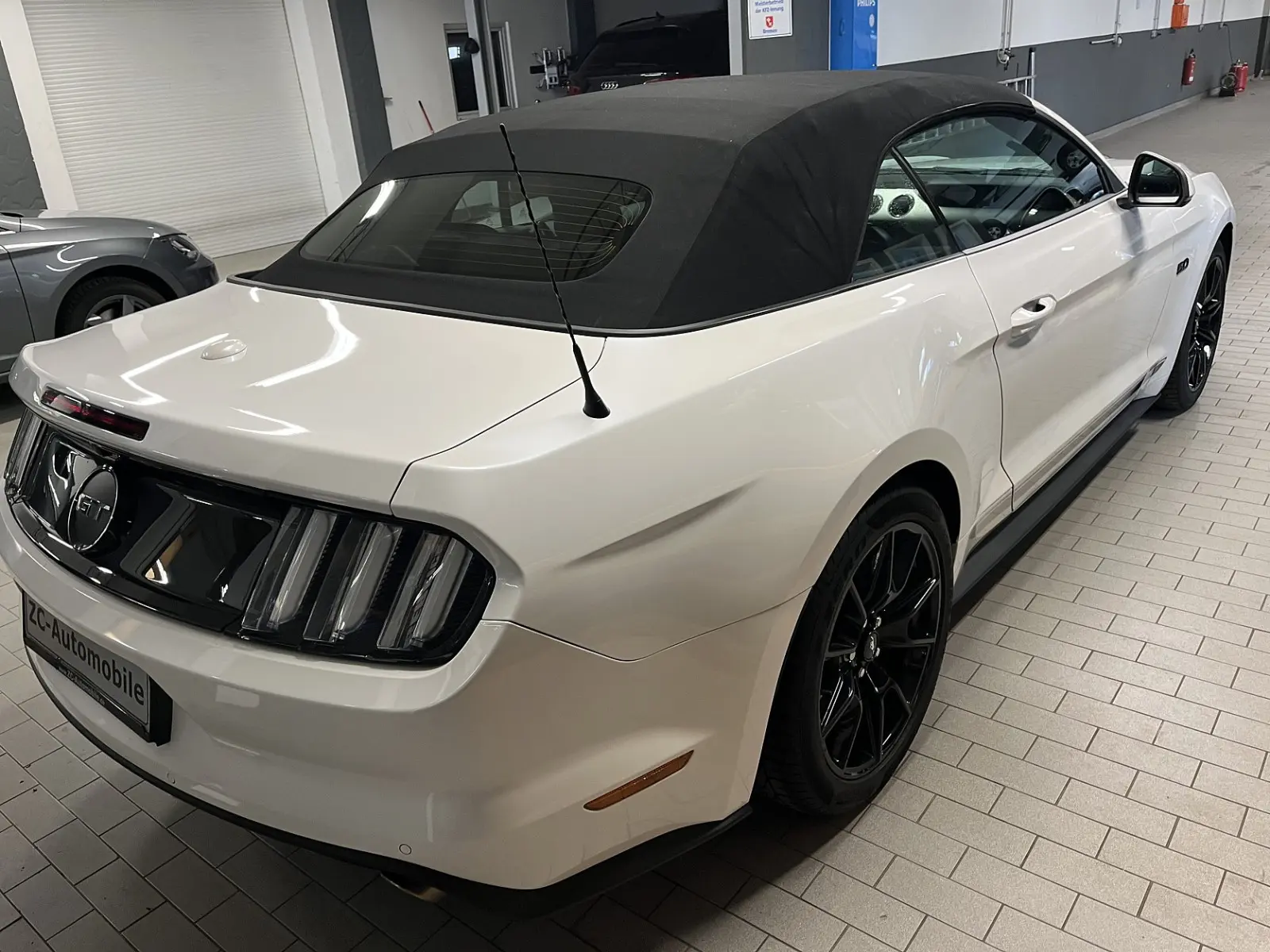 Ford Mustang GT Convertible - 13.200 Km
