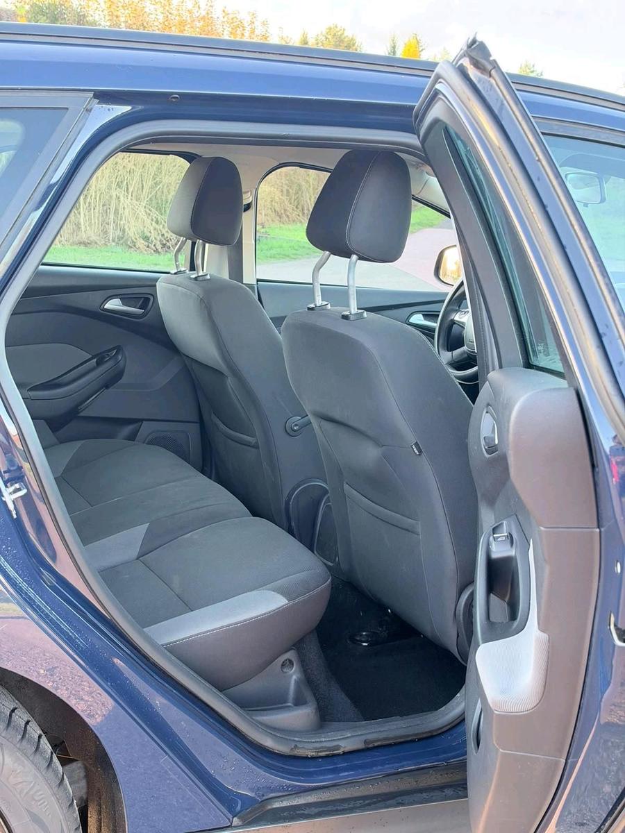 Ford Focus 2011 — photo 10