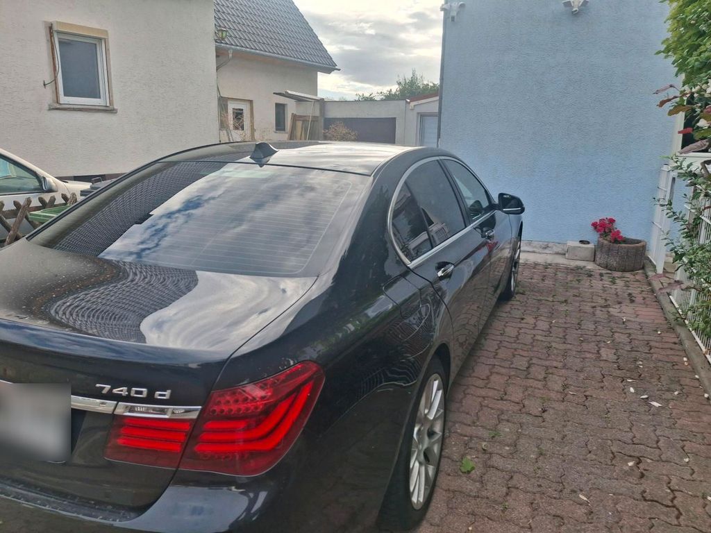 Image of BMW 740