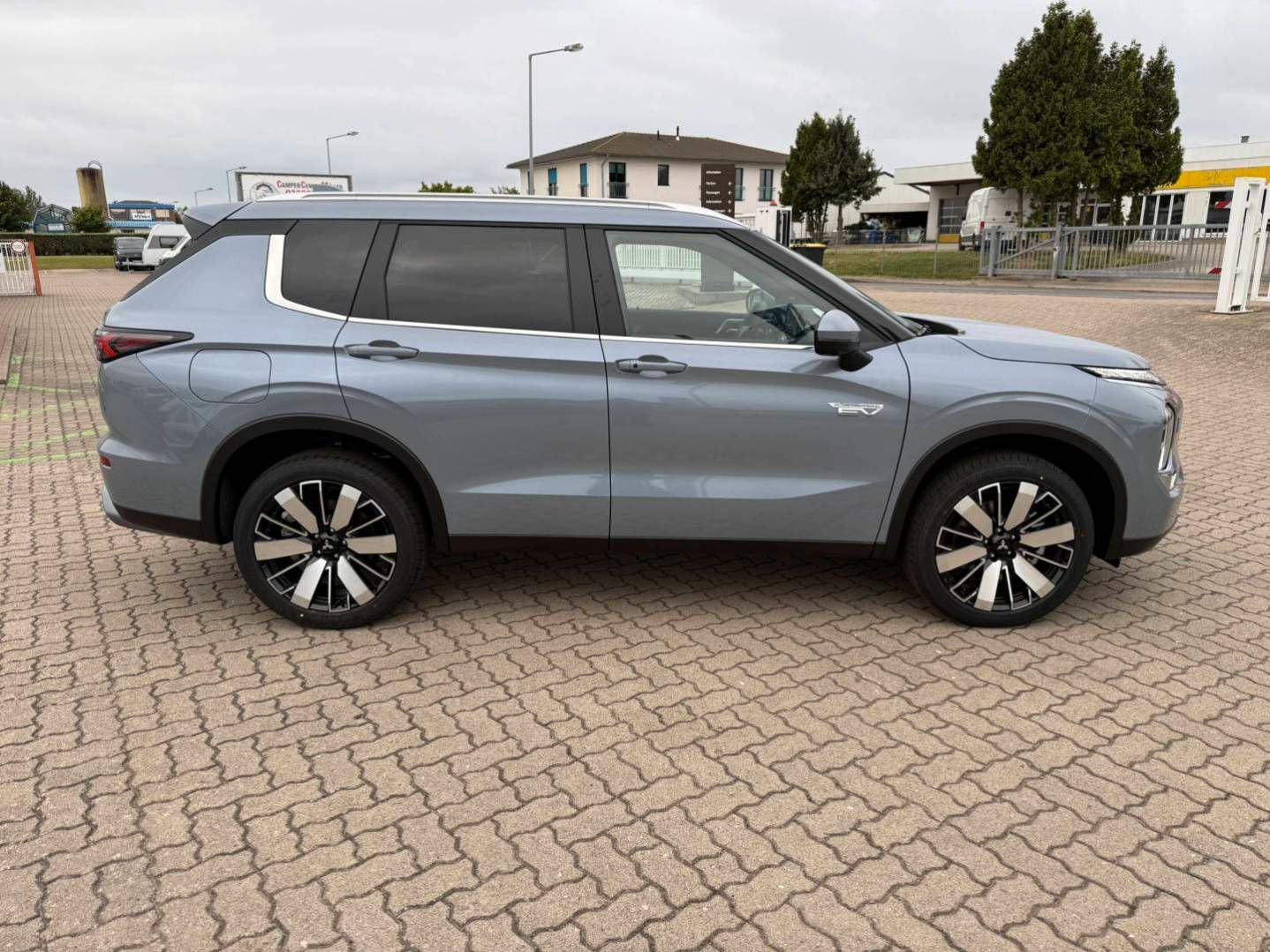 Fahrzeugabbildung Mitsubishi Outlander Plug-in Hybrid Select 2.4