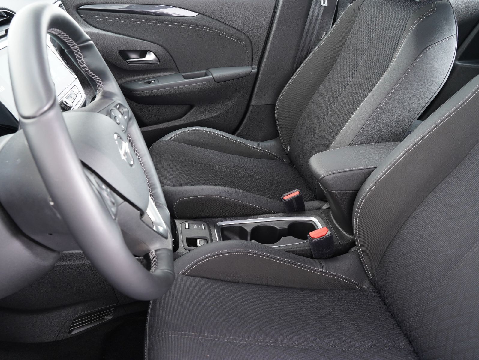 Fahrzeugabbildung Opel Corsa F e Elegance PDC/LED/NAVI/ACC/SOH