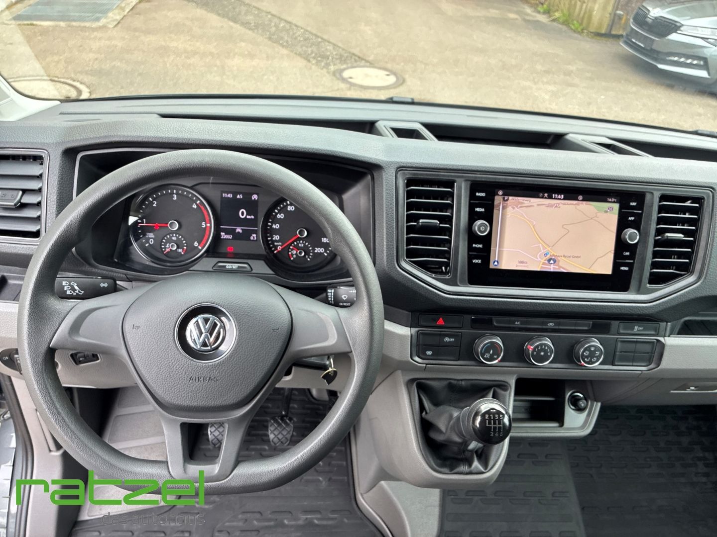 Fahrzeugabbildung Volkswagen Crafter mittellang FWD Pritsche Plane Spriegel S