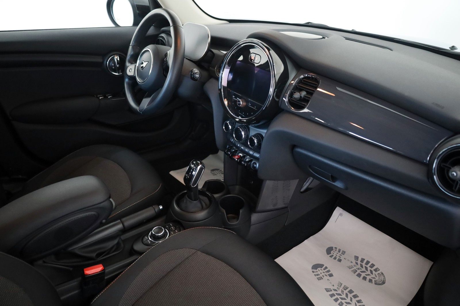 Fahrzeugabbildung MINI COOPER 5-trg.,Aut.,Navi,LED,Kamera,DAB,PDC