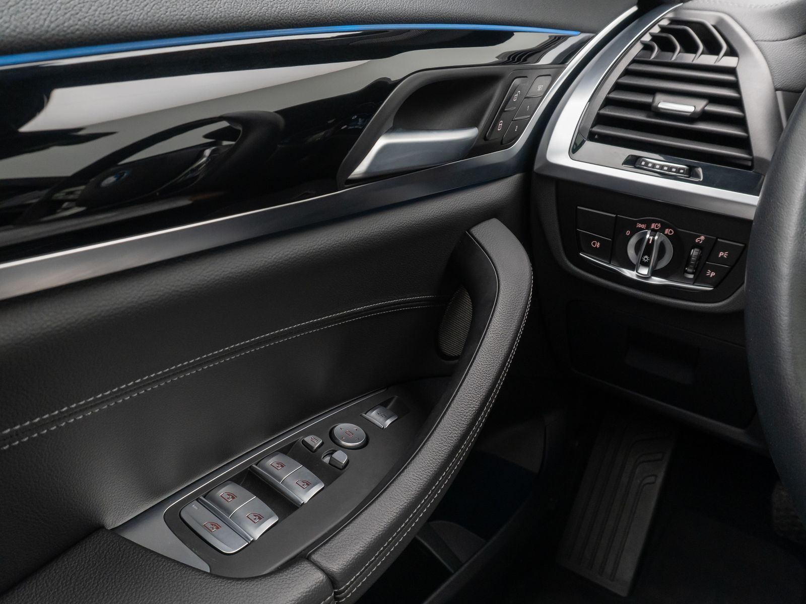 Fahrzeugabbildung BMW iX3 Impressive 360°Panorama HUD DAB H/K Sport