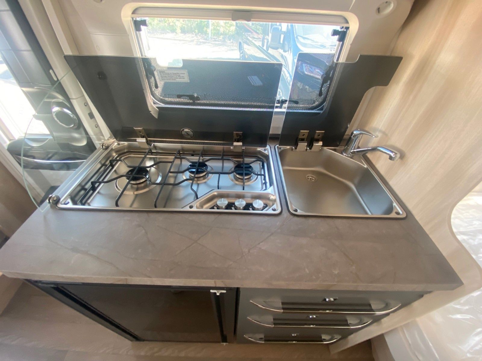 Fahrzeugabbildung Hobby De Luxe 460 LU *1.500Kg*Einzelbetten*Tageszul.