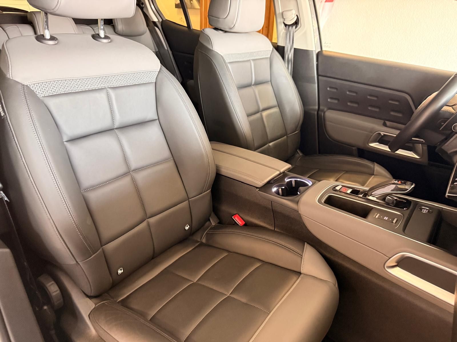 Fahrzeugabbildung Citroën C5 Aircross Hybrid/PANORAMA/LEDER/NAVI/KAMERA