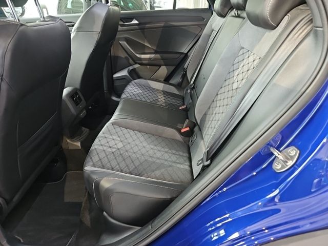 Fahrzeugabbildung Volkswagen T-Roc 1.5 TSI DSG R-Line AHK KLIMA NAVI TOP-SPOR