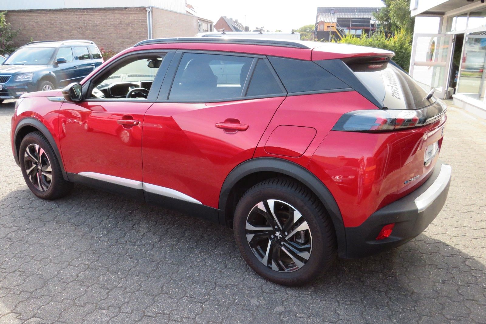 Fahrzeugabbildung Peugeot 2008 e- ALLURE NAVI GRA APP-CON SITZH. PDC 1.HD
