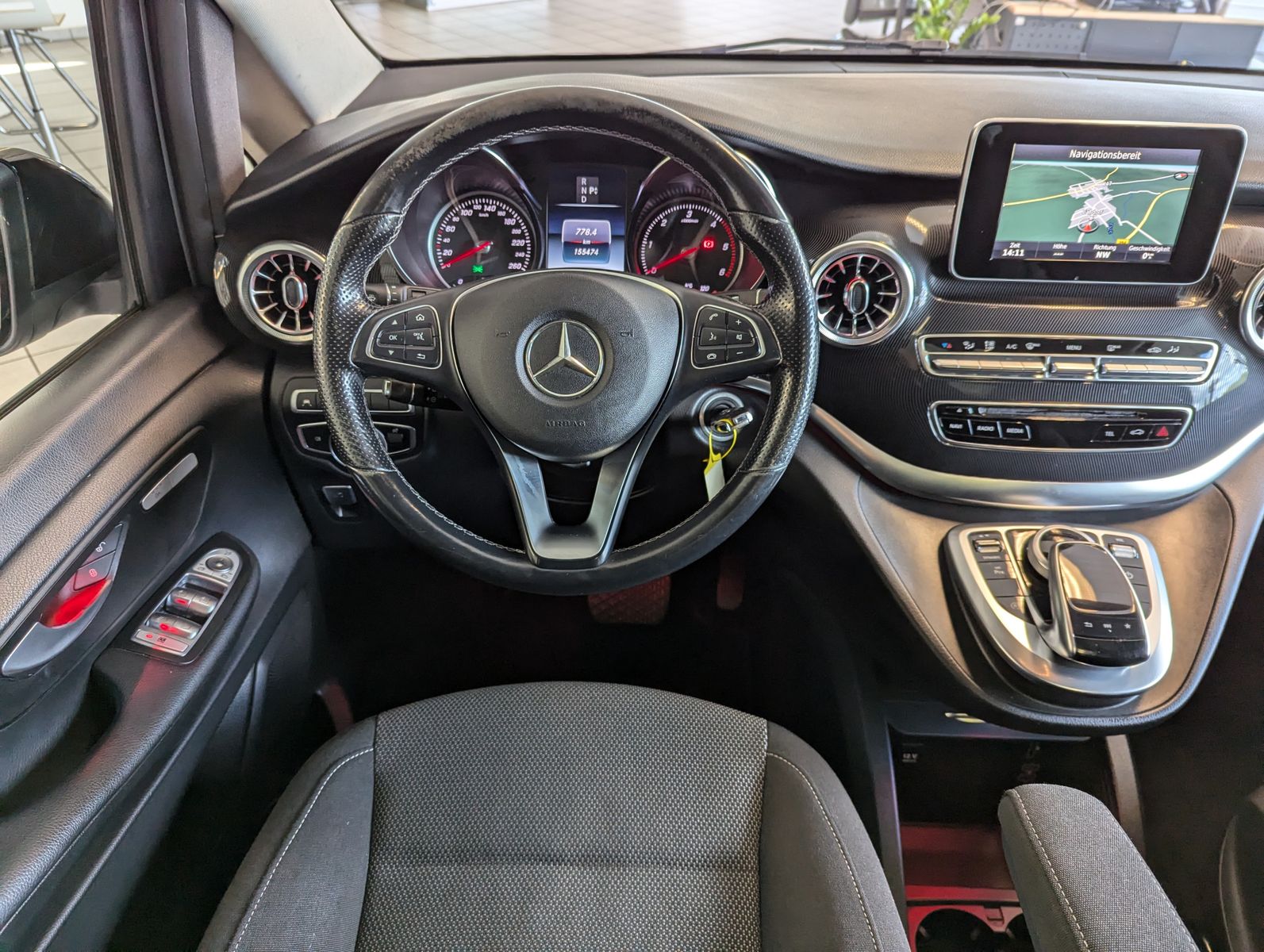 MERCEDES-BENZ V 250 d AMG EDITION lang Pano LED Kamera - Image 24