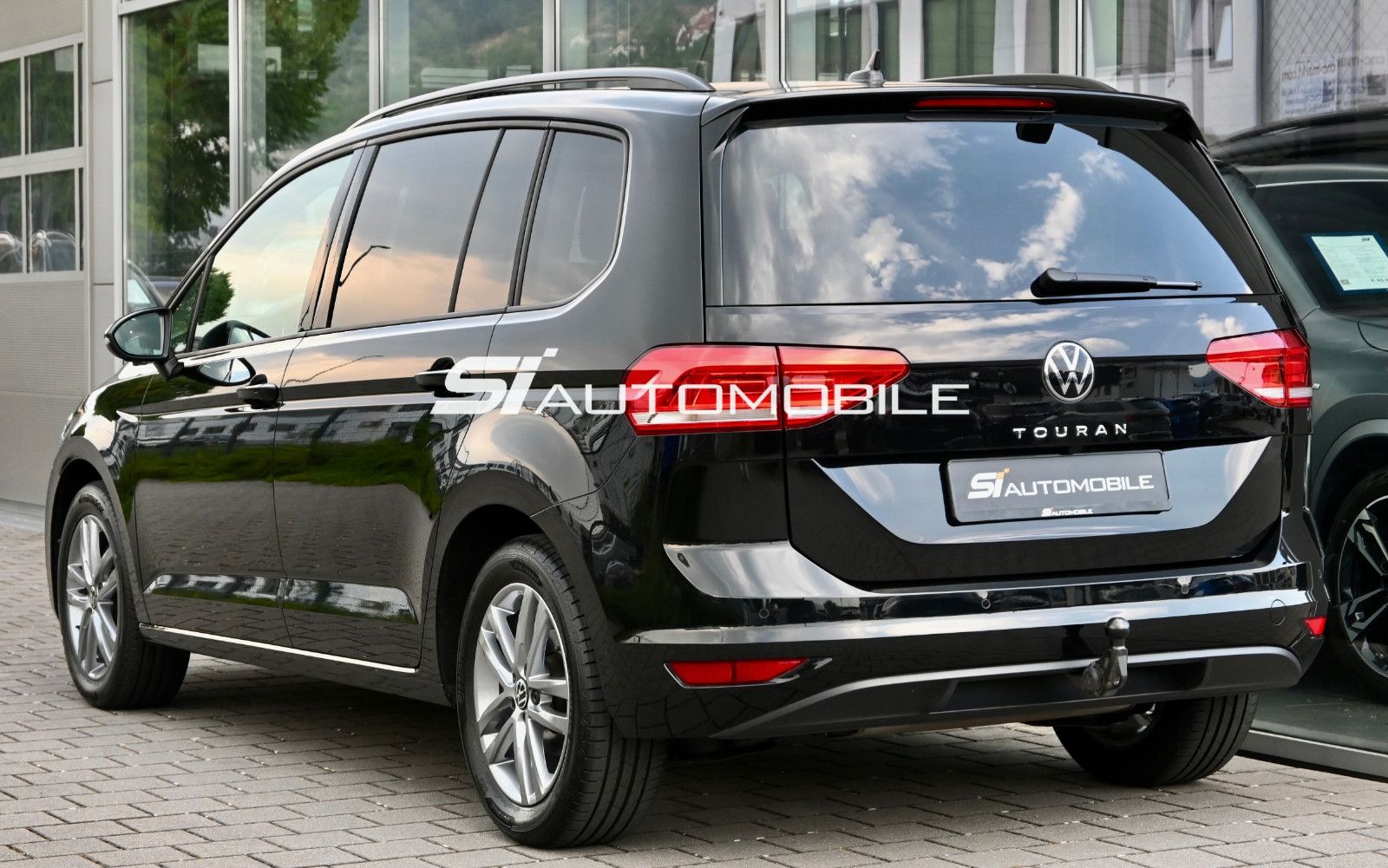 Fahrzeugabbildung Volkswagen Touran 1.5 TSI DSG °ACC°AHK°PANO°STHEIZ°DYNAUDI°