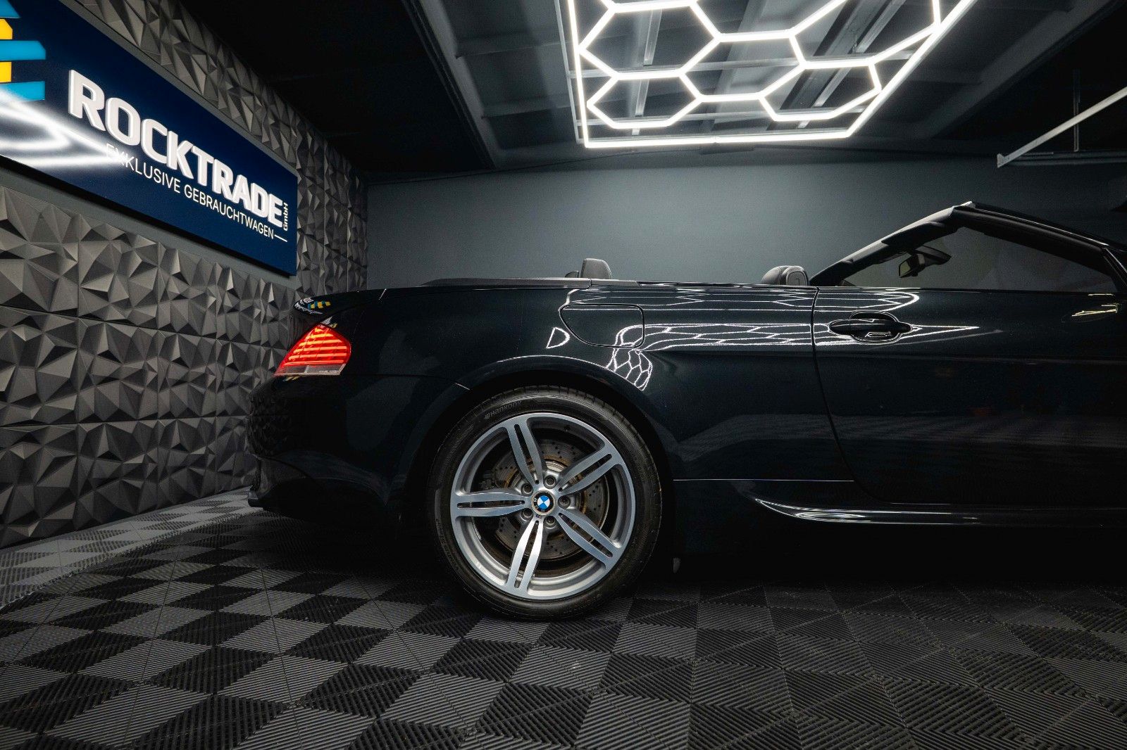 Fahrzeugabbildung BMW M6 Cabrio 5.0 V10 SMG Carbon *Head Up*Bi-Xenon*