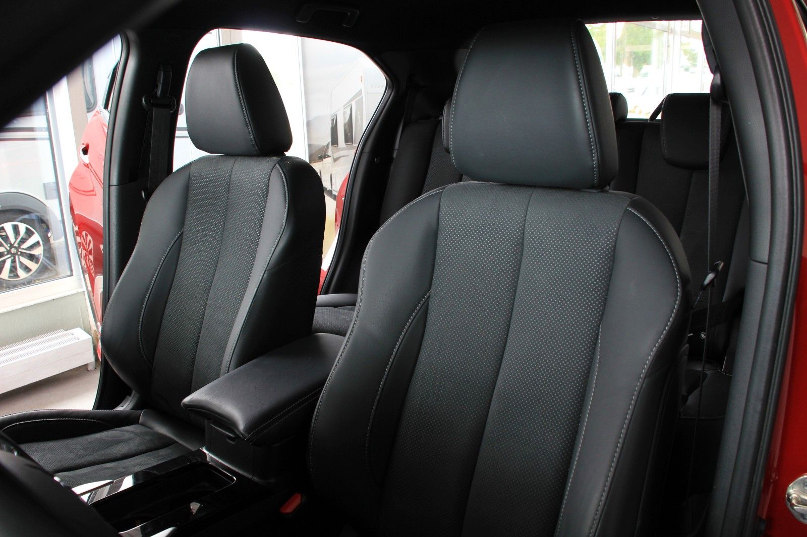 Fahrzeugabbildung Mitsubishi Eclipse Cross Select PHEV 4WD