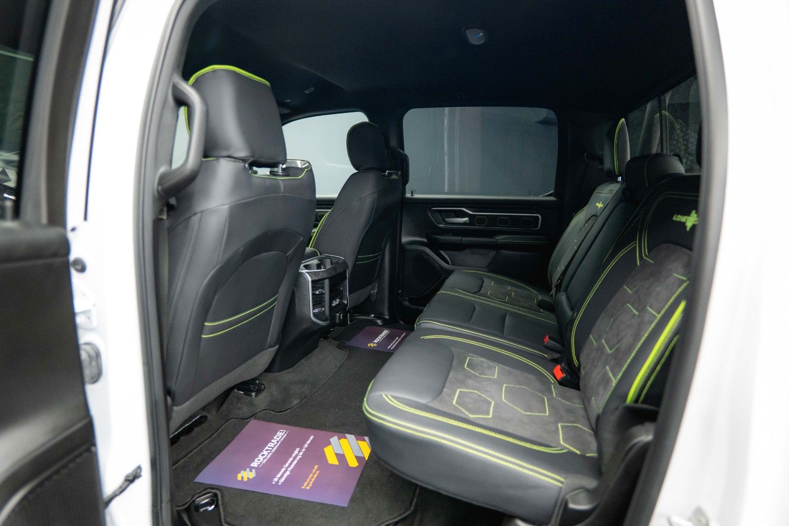 Fahrzeugabbildung Dodge RAM 5.7 V8 HEMI 4x4 OFFROAD Night-Paket LONGBED