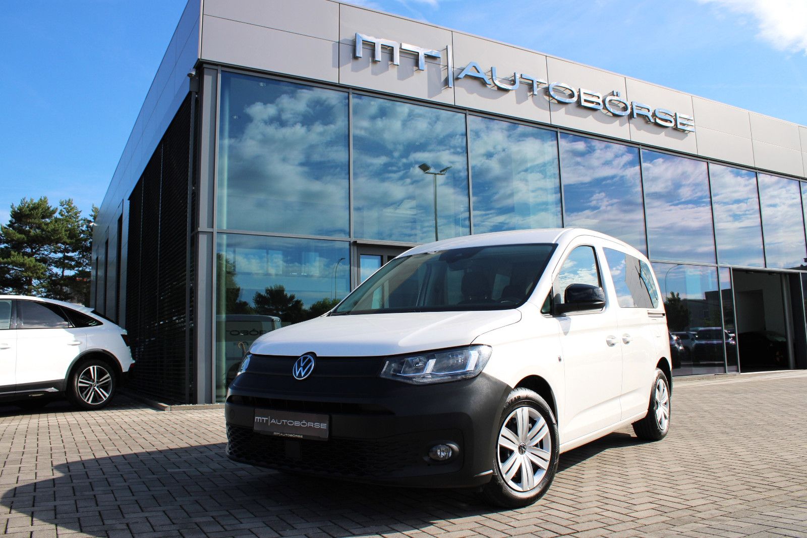 VW CADDY 2.0 TDI DSG AHK/NAVI/KAMERA/8-FACH!