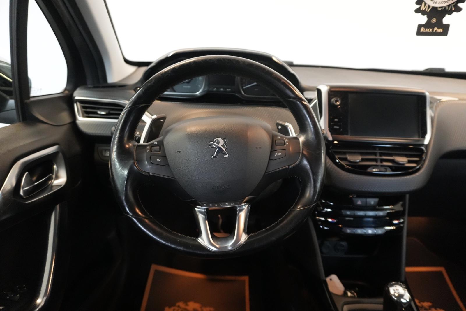 Peugeot 2008 1.2 VTi Allure Automatik PDC AHK