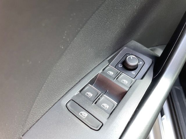 T-Cross 1.0 TSI Active NAVI AHK  ACC Apple CarPl