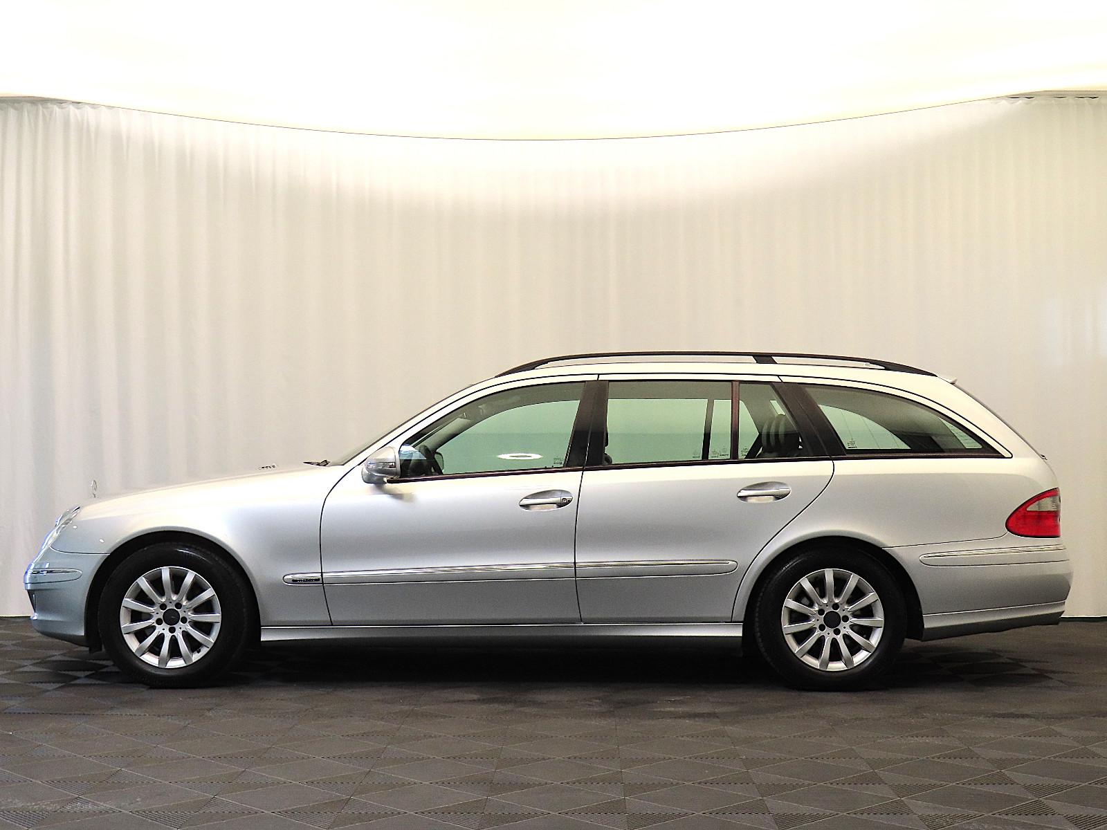 Mercedes-Benz E 320 CDI T-Modell *AHK / Leder / Schiebedach*