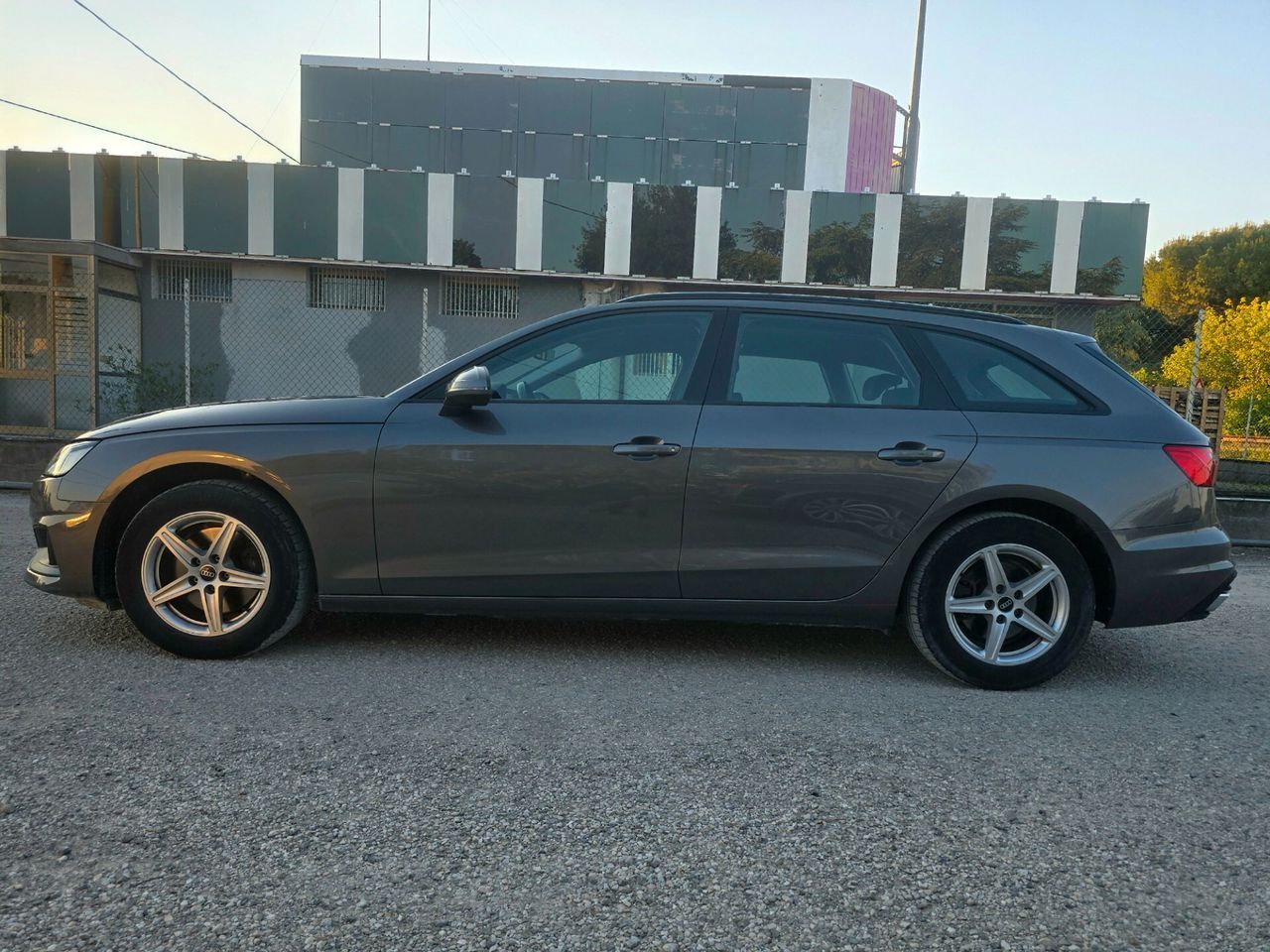 Audi A4 Avant 40 TDI S tronic Business imagem 3