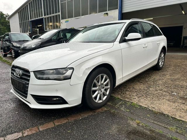 Audi A4 Avant Attraction Navi Standheizung Euro 6 PDC