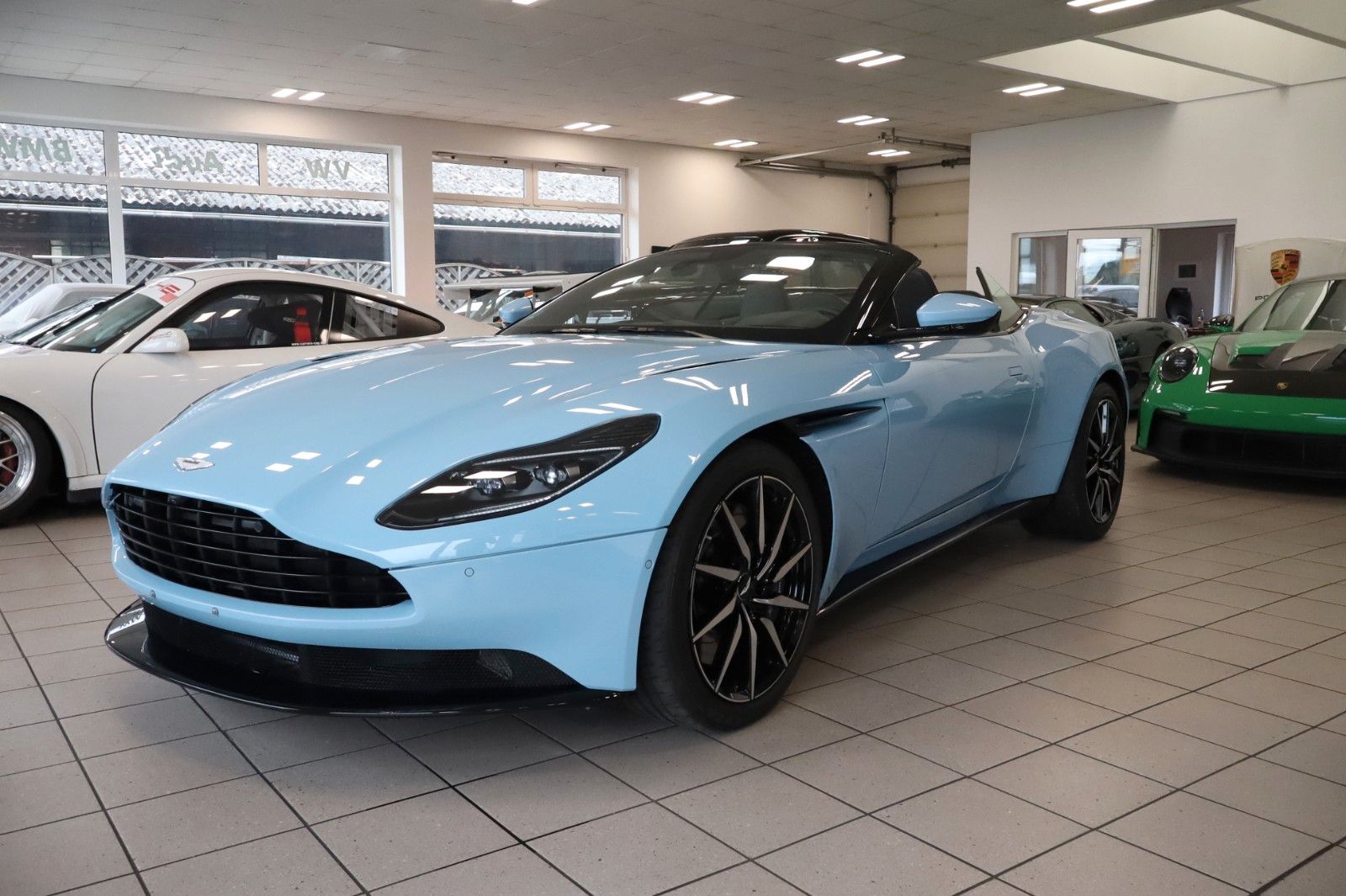 Fahrzeugabbildung Aston Martin DB11 V8 Volante **BRD/scheckheft/B&O**