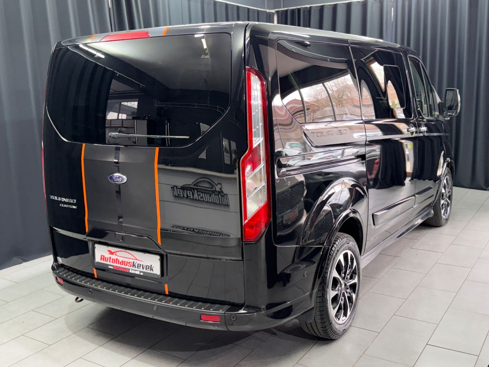 Fahrzeugabbildung Ford Tourneo Custom Sport|AUTOMATIK|LEDER|NAVI|8-SITZ
