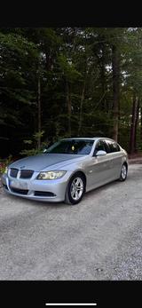 BMW 3er E90 BMW 325i Reihensechszylinder - BMW aus 2005: 3er