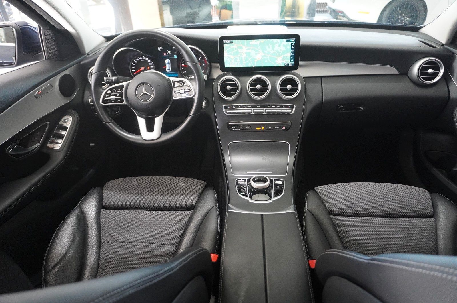 Fahrzeugabbildung Mercedes-Benz C 220 D LIM. AVANTGARDE NAVI/LED/KAMERA/SHZ/AHK