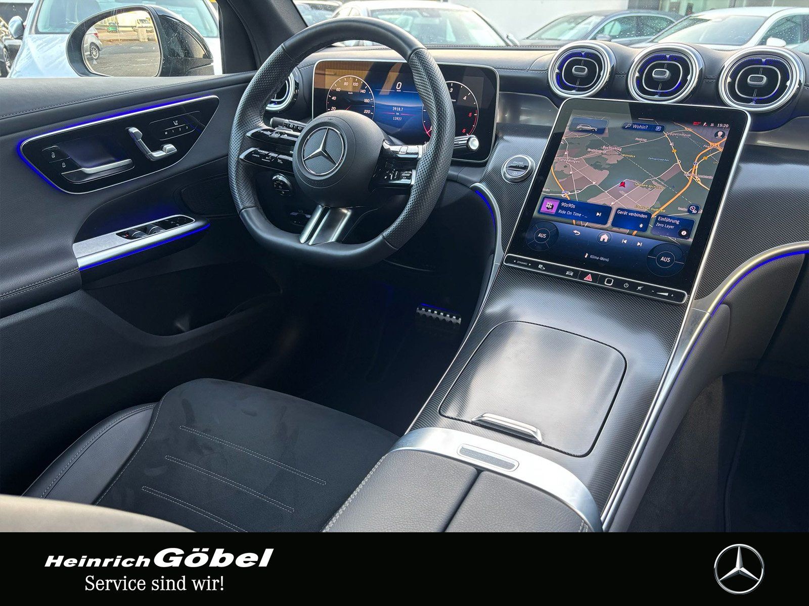 Fahrzeugabbildung Mercedes-Benz GLC 300 d 4M AMG*PANO*AHK*20ZOLL*360°KAM*DISTRON