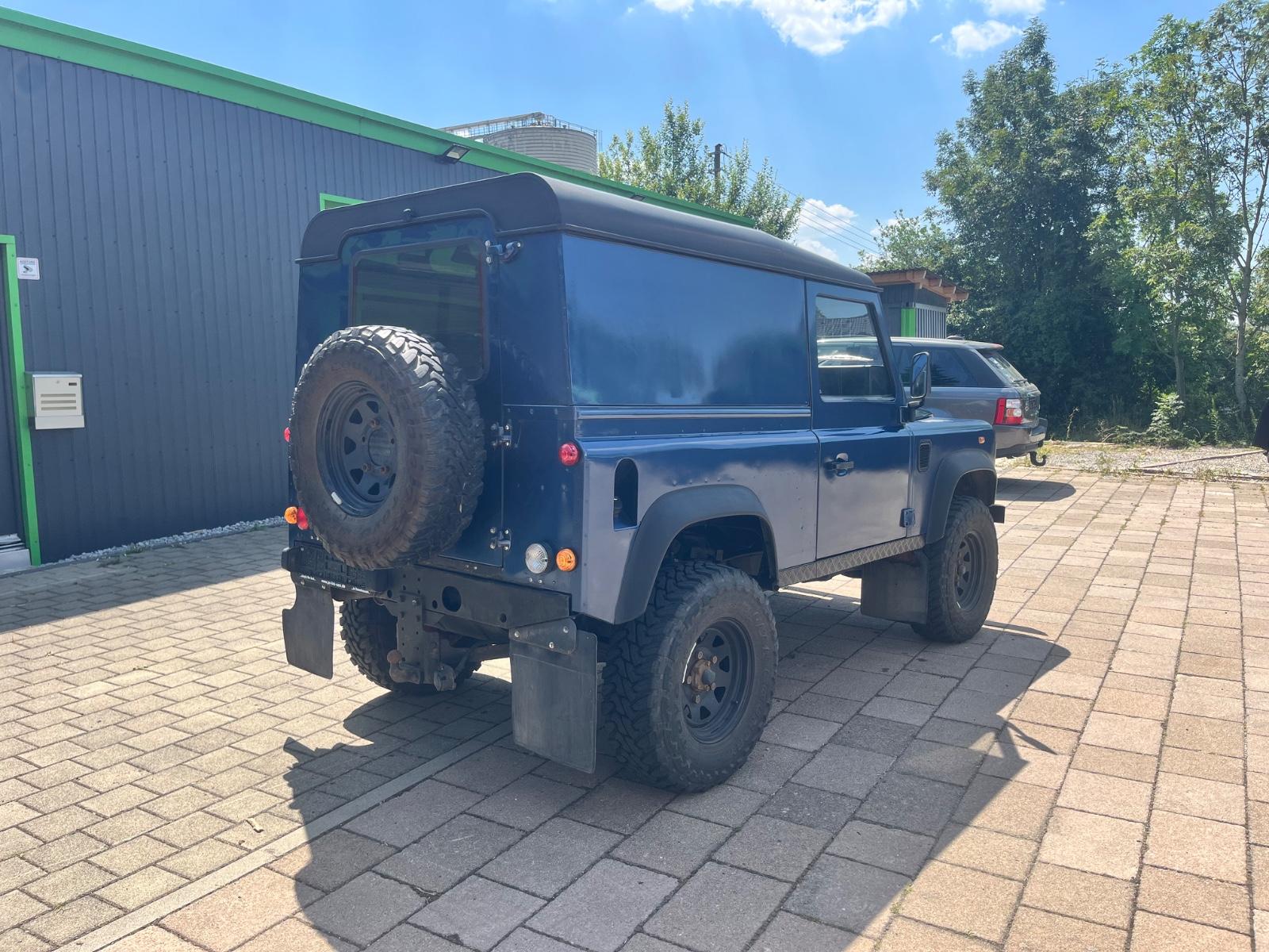 Land Rover Defender 2.5 TD5 90 E 122ch - Empattement court - CT récent - Carnet entretien - Attelage