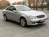 Mercedes-Benz CLK200K*Automatik*Leder*PDC*Avantgarde*Gepflegt* - Mercedes-Benz CLK 200 in Düsseldorf