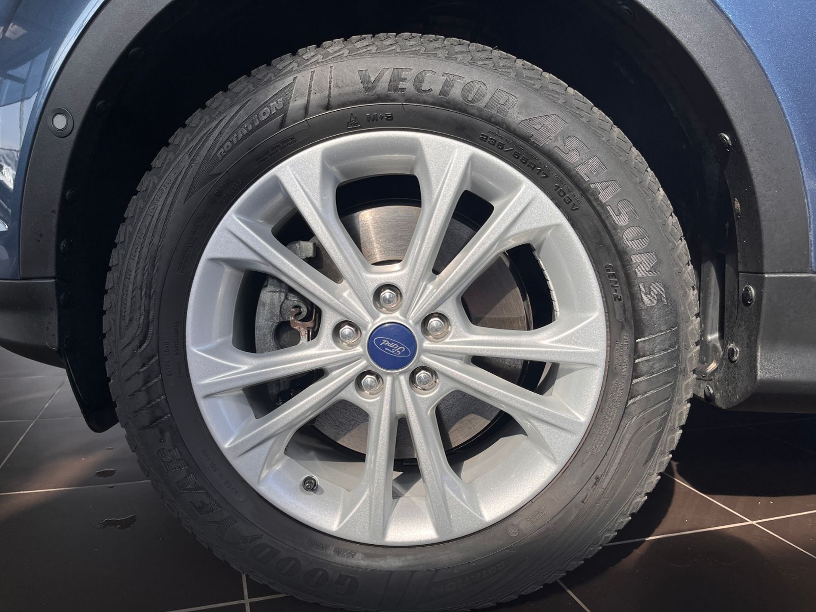 Fahrzeugabbildung Ford Kuga Titanium 4x4 AHK CARPLAY NAV DAB SHZ